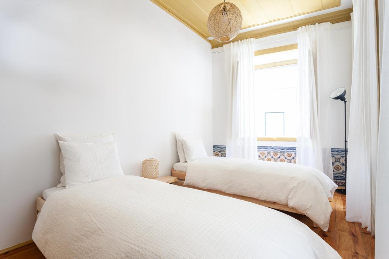 Yellow Tiles In Center Appartement