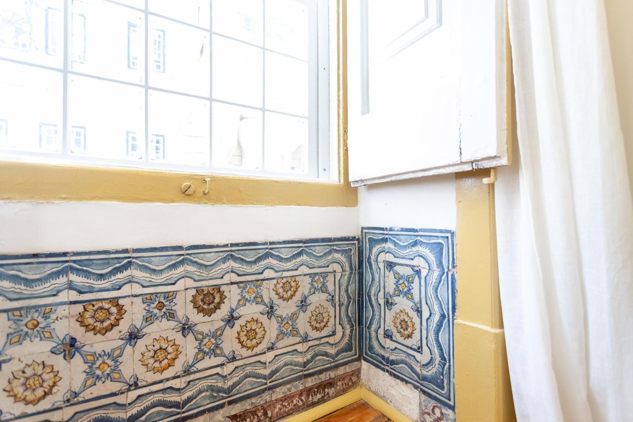 Appartement Yellow Tiles In Center Lisboa