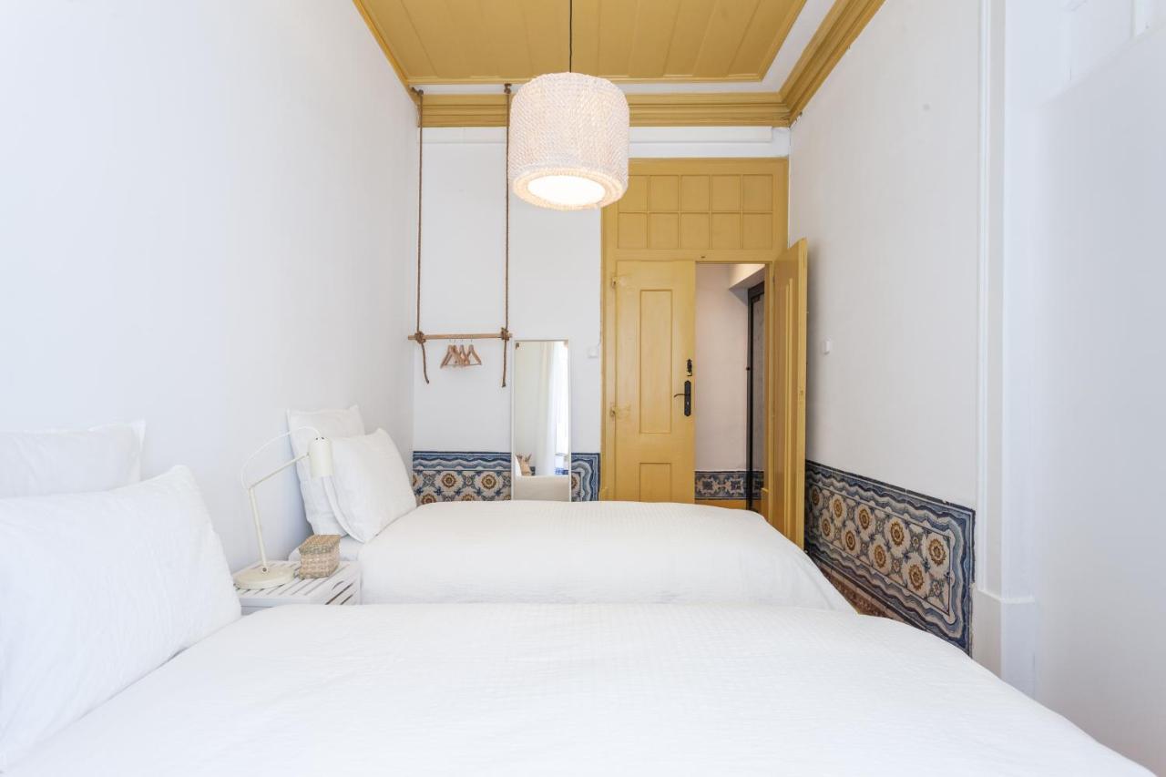 Yellow Tiles In Center Appartement *