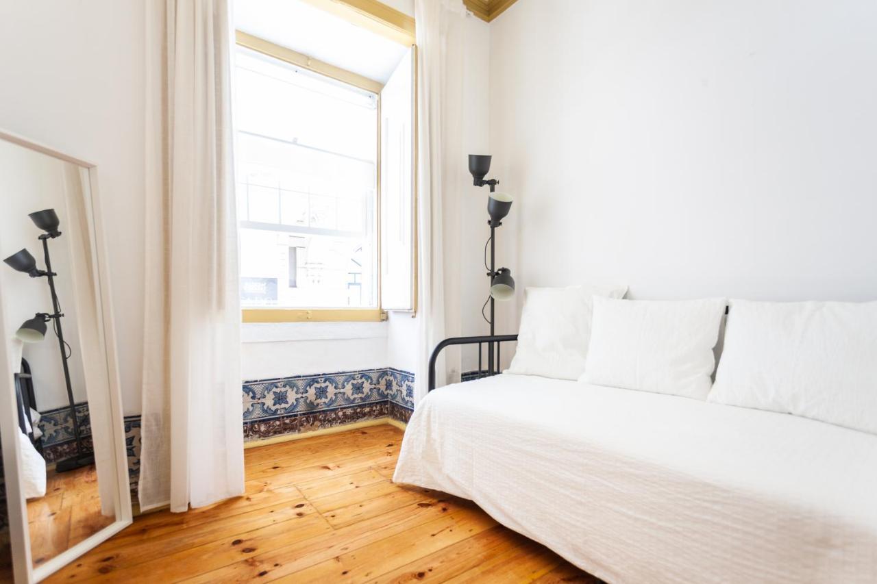 Appartement Yellow Tiles In Center *