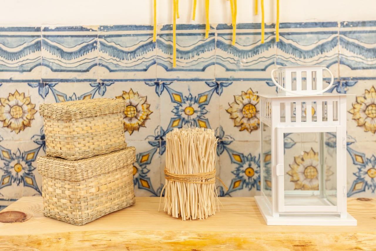 Yellow Tiles In Center Appartement