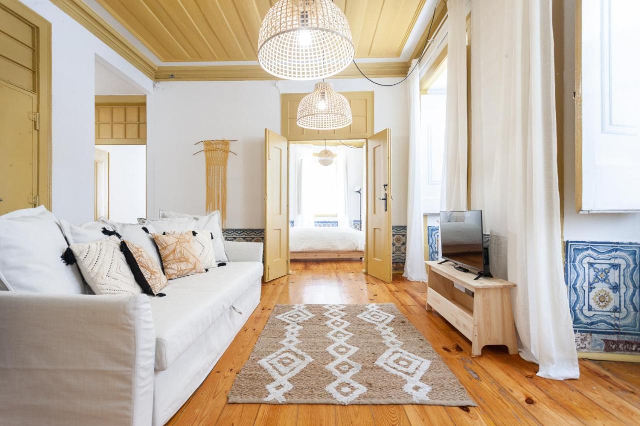 Appartement Yellow Tiles In Center *